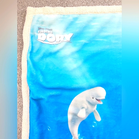 Disney Finding Dory, Plush blanket, Disney Cruise Line exclusive, about 5ftx4ft - Picture 3 of 4